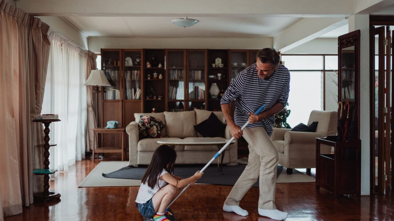 A Realistic Weekly Cleaning Routine for Busy Households